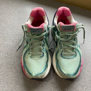 Brooks tennis shoes